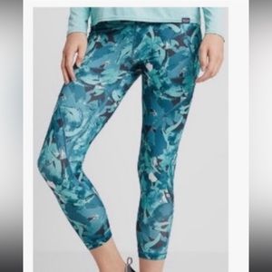 PATAGONIA WOMEN’S CENTERED CROPS, JUNGLE / TASMANIAN